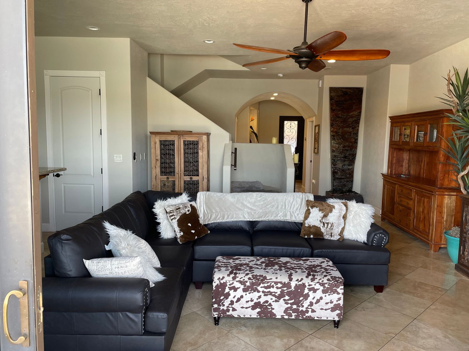 River View villa on the parker strip — Living Room 48 of 64